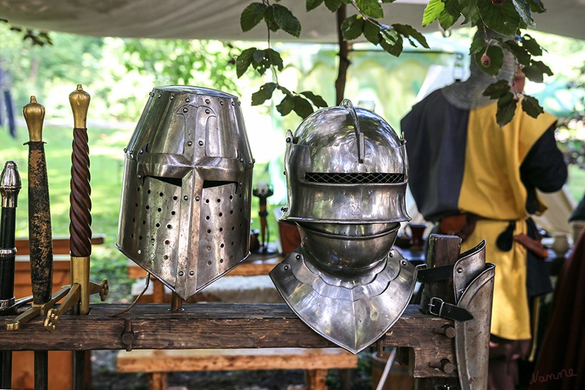 Mittelaltermarkt - Schloß Hülchrath
Authentisch gerüstete Ritter aus aller Herren Länder lassen  geschichtliche Vergangenheit wieder aufleben. laut krencky24
Schlüsselwörter: Mittelaltermarkt, Schloß Hülchrath,