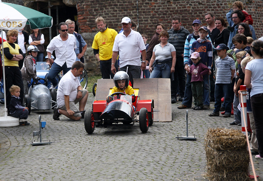 Impressionen l
zum 30. Seifenkistenrennen in Liedberg 2008
Schlüsselwörter: Seifenkistenrennen Liedberg