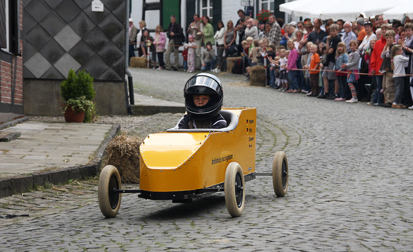 Impressionen lll
vom Liedberger Seifenkistenrennen 2008
Schlüsselwörter: Seifenkistenrennen Liedberg