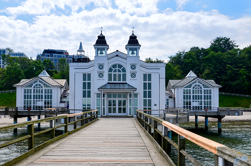 Rückseite der Seebrücke Sellin
im 1. OG befindet sich ein Trauzimmer.
Schlüsselwörter: Rügen, Sellin, Seebrücke