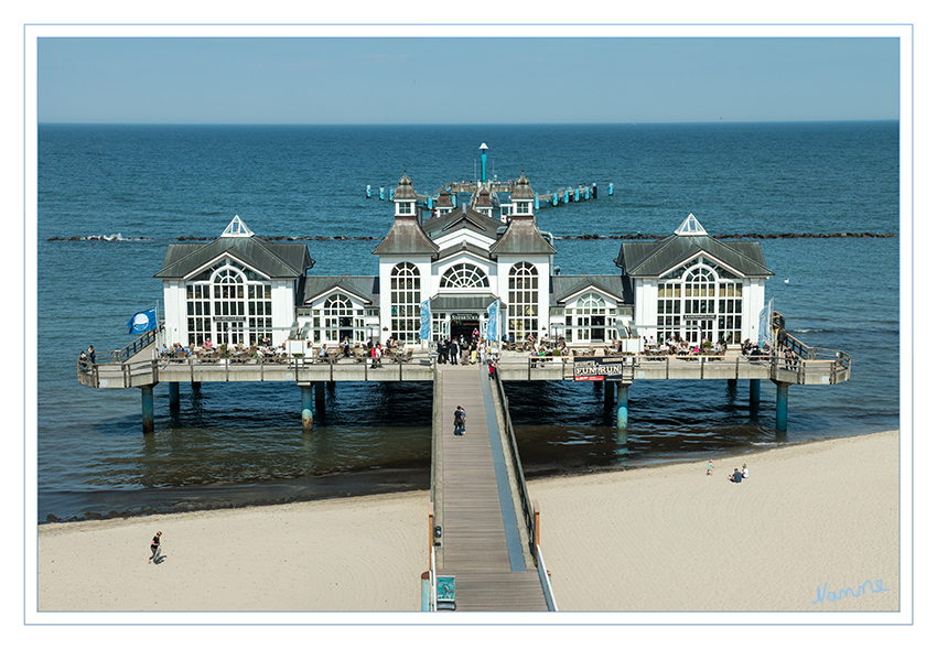 Seebrücke Sellin
Die Seebrücke Sellin ist eine Seebrücke im Ostseebad Sellin auf der Insel Rügen. Die Seebrücke verfügt über ein Restaurant in Strandnähe über dem Wasser sowie über eine Tauchgondel. laut Wikipedia
Schlüsselwörter: Rügen, Sellin, Seebrücke