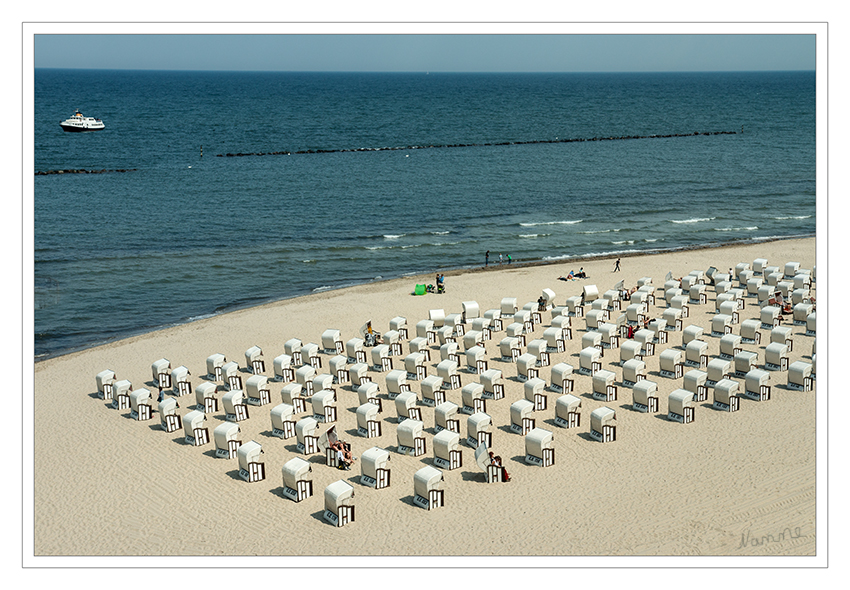 Ein Meer aus Strandkörben
Am Strand direkt an der Selliner Seebrücke hat man die Möglichkeit sich auch einen Strandkorb zu mieten um die Sonne noch bequemer anzubeten. 
Schlüsselwörter: Rügen, Sellin, Seebrücke