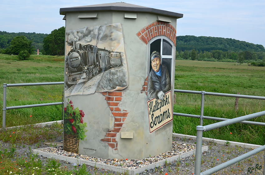 Bahnstromhaus Haltepunkt Serams
Motive von verschiedenen Seiten 
Schlüsselwörter: Rügen, Serams