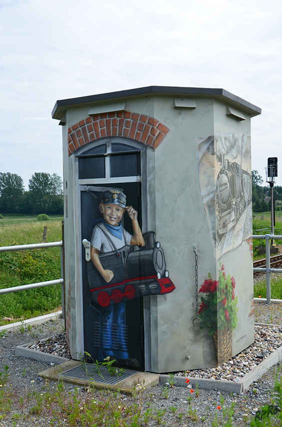 Bahnstromhaus Haltepunkt Serams
Motive von verschiedenen Seiten 
Schlüsselwörter: Rügen, Serams