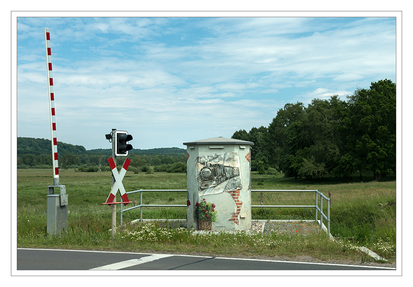 Haltestelle Serams
künstlerische Gestaltung des Bahnstromhäuschen
Schlüsselwörter: Rügen, Serams