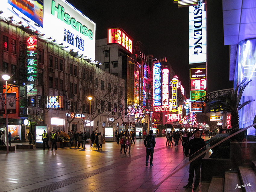 Shanghai
bei Nacht auf der Nanjing Lu Einkaufsstraße
Schlüsselwörter: Shanghai