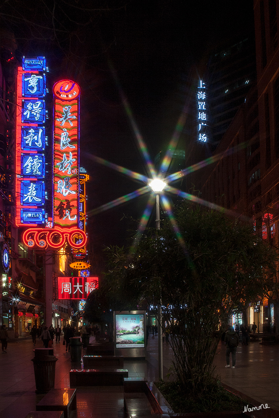 Shanghai
bei Nacht auf der Nanjing Lu Einkaufsstraße
Schlüsselwörter: Shanghai