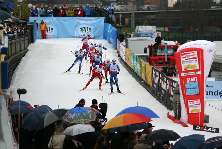 Skilanglauf der Männer
Trotz des Wetters sind viele gekommen zum Weltcup 2009 in Düsseldorf
Schlüsselwörter: Skilanglauf