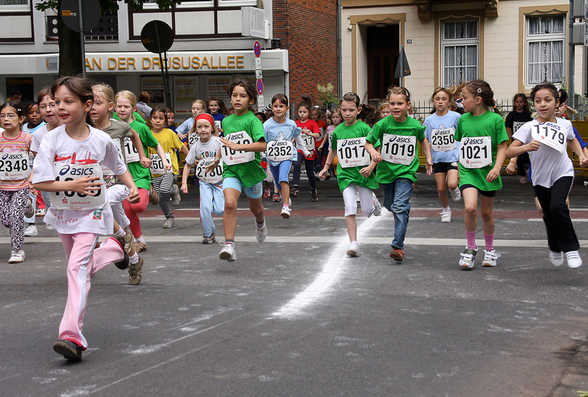 Lauf der Mädchen
Sommernachtslauf
Schlüsselwörter: Neusser Sommernachtslauf 2008 Sommernachtslauf