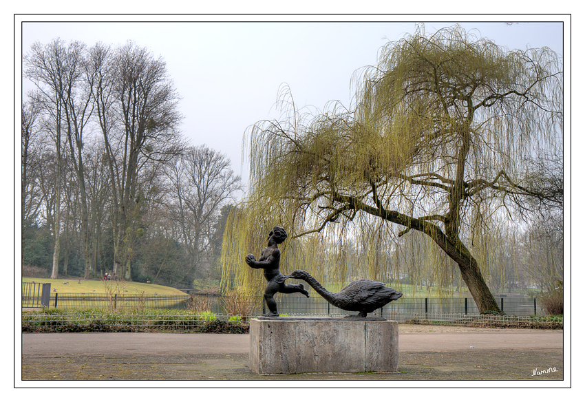 Der Eierdieb
Stadtgarten
Schlüsselwörter: Stadtgarten                                         Neuss