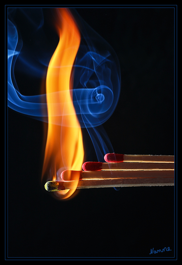 Hast du mal Feuer... 
Experimente mit Streichhölzern und entfelsselt Blitzen 
Schlüsselwörter: Streichholz, Feuer, Rauch