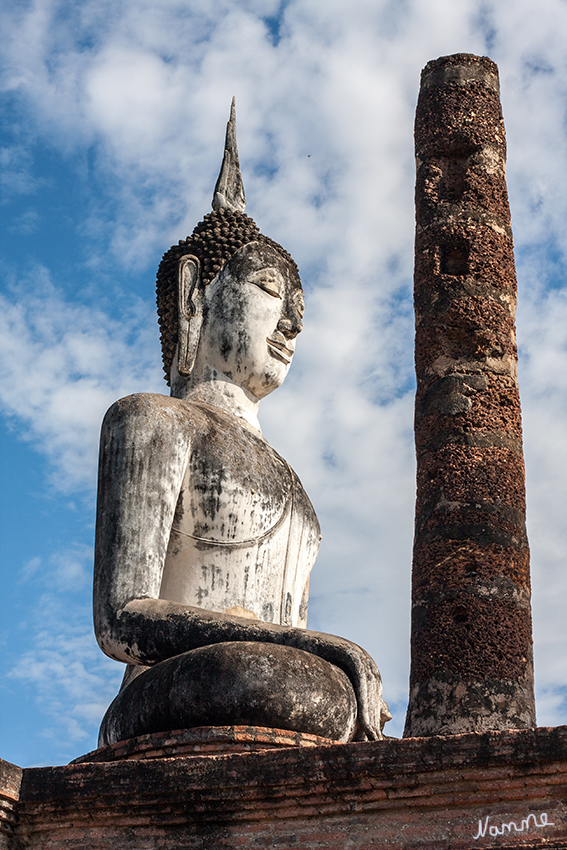 Geschichtspark Sukhothai
Im Wat Mahāthāt stehen noch eine Reihe originaler Buddha-Statuen aus der Zeit des alten Königreichs Sukhothai.
laut Wikipedia
Schlüsselwörter: Thailand Geschichtspark Sukhothai