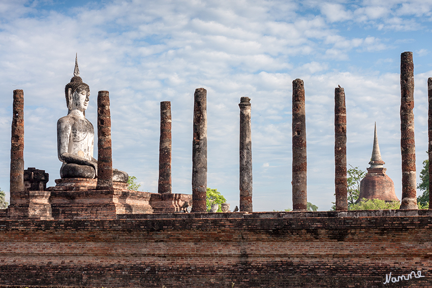 Geschichtspark Sukhothai
Der Wat Mahāthāt steht im Zentrum des Geschichtsparks Sukhothai, von den Einheimischen „Mueang Khao“ (Alte Stadt) genannt.
laut Wikipedia
Schlüsselwörter: Thailand Geschichtspark Sukhothai