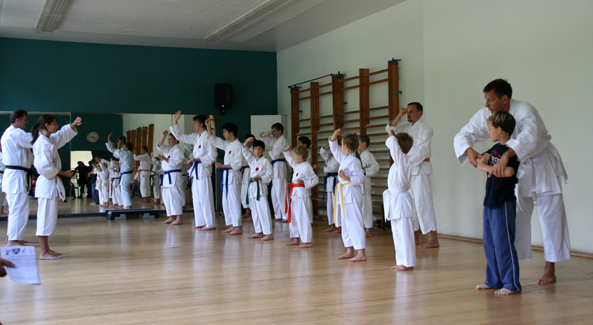 Schnuppertag bei der TG Neuss 09
Karate
Schlüsselwörter: TG Neuss    Sport    Karate