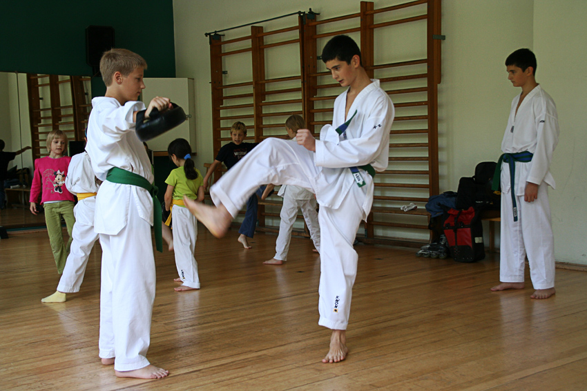 Schnuppertag bei der TG Neuss 01
Takewon Do
Schlüsselwörter: Takewon Do    TG Neuss    Sport