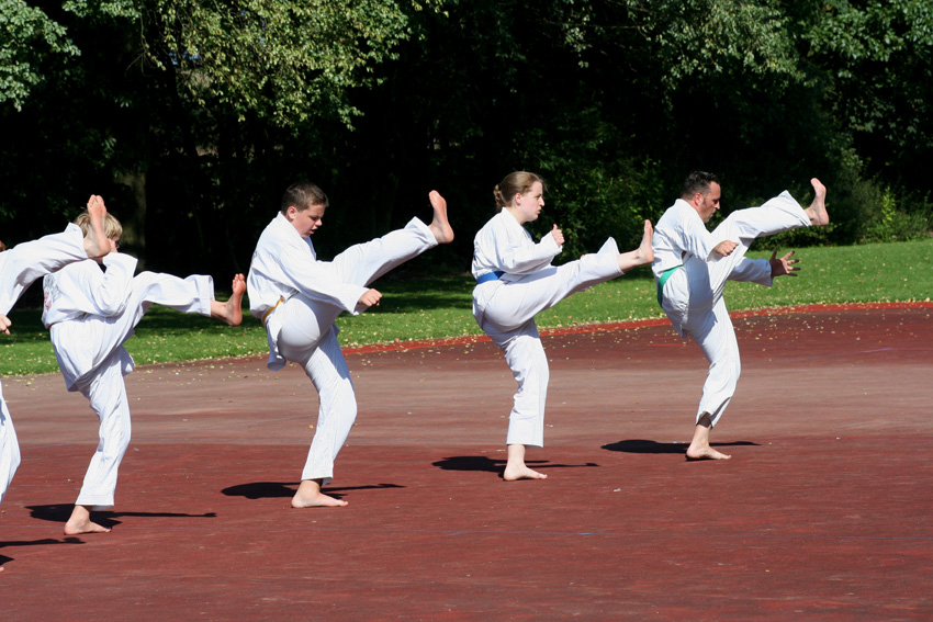 Sportfestimpressionen 04
Takwon-Do Vorführung
Schlüsselwörter: Sportfest   Grefrath   SV Germania   Takwon-Do