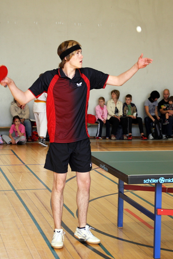 Gerrit Nolten
beim Schnuppertag der TG Neuss 2008
Schlüsselwörter: Gerrit Nolten      TG Neuss       Tischtennis