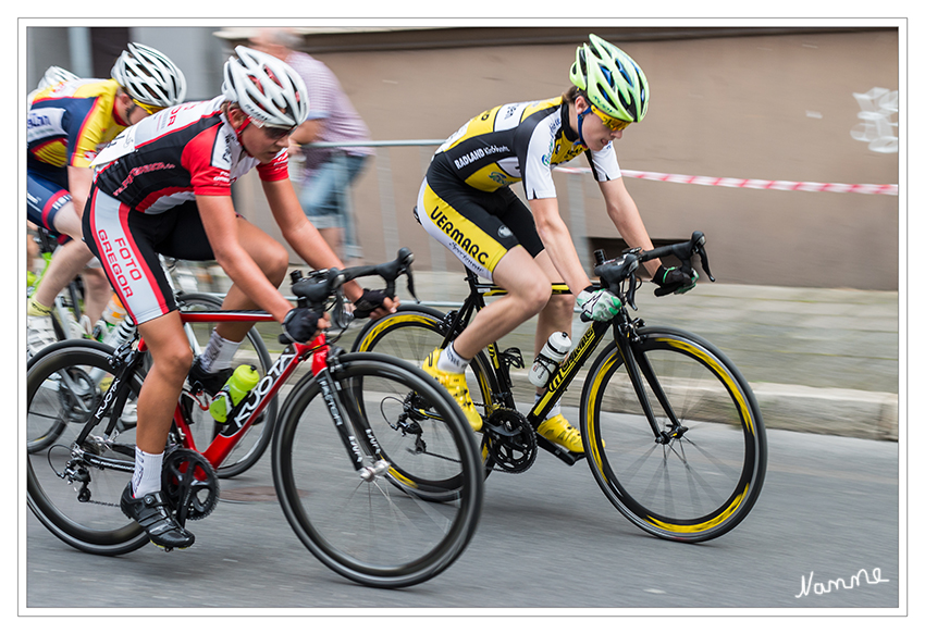 Tour de Neuss
Traditionelle Profi-Elite Radrennveranstaltung des Neusser Radfahrvereins mit hochkarätiger Besetzung und einem interessanten Rahmenprogramm rund um die Rennstrecke Kaiser-Friedrich-Straße (Start und Ziel)
Schlüsselwörter: Tour de Neuss Radrennen