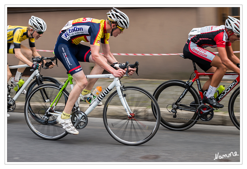 Tour de Neuss
Traditionelle Profi-Elite Radrennveranstaltung des Neusser Radfahrvereins mit hochkarätiger Besetzung und einem interessanten Rahmenprogramm rund um die Rennstrecke Kaiser-Friedrich-Straße (Start und Ziel)
Schlüsselwörter: Tour de Neuss Radrennen