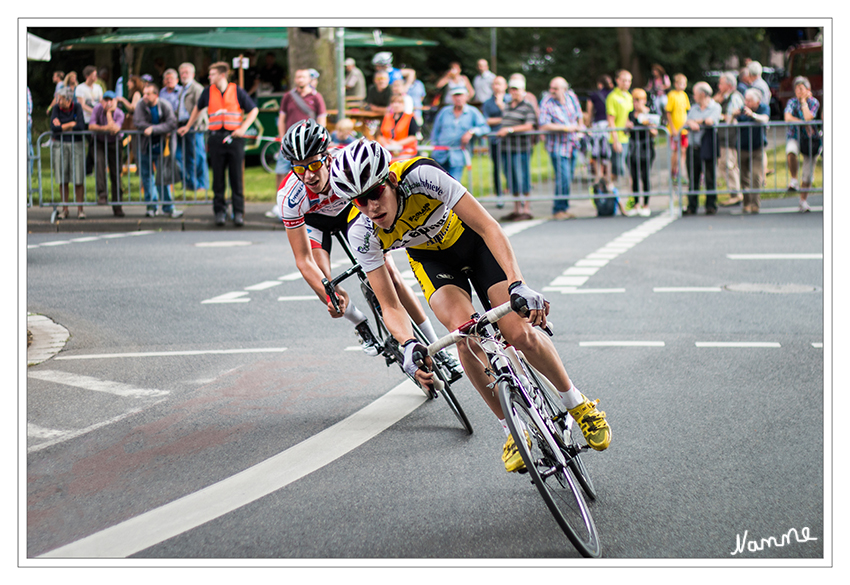 Tour de Neuss
Traditionelle Profi-Elite Radrennveranstaltung des Neusser Radfahrvereins mit hochkarätiger Besetzung und einem interessanten Rahmenprogramm rund um die Rennstrecke Kaiser-Friedrich-Straße (Start und Ziel)
Schlüsselwörter: Tour de Neuss Radrennen