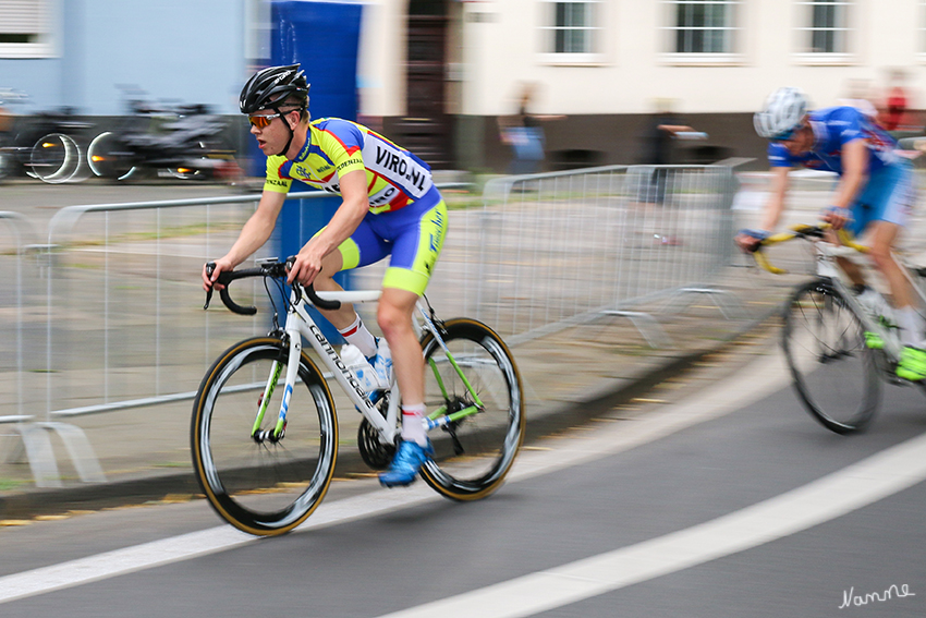 Tour de Neuss 2016
Mitzieher
Seit 2002 zum 15. Mal die "Tour de Neuss" veranstaltet vom Neusser Radsportverein. Sie findet immer 3 Tage nach der Tour de France statt.
Schlüsselwörter: Tour de Neuss