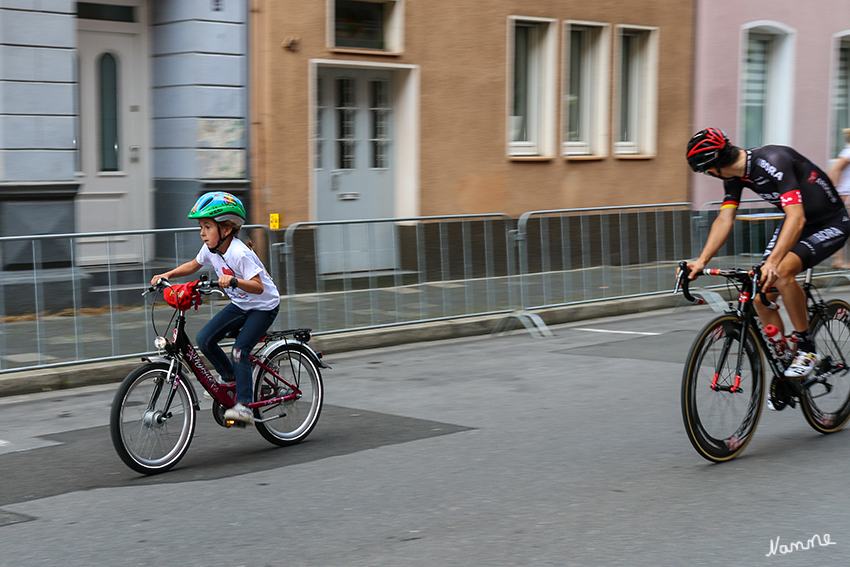 Tour de Neuss 2016
Mitzieher - Kinder fahren mit den Profis
Schlüsselwörter: Tour de Neuss