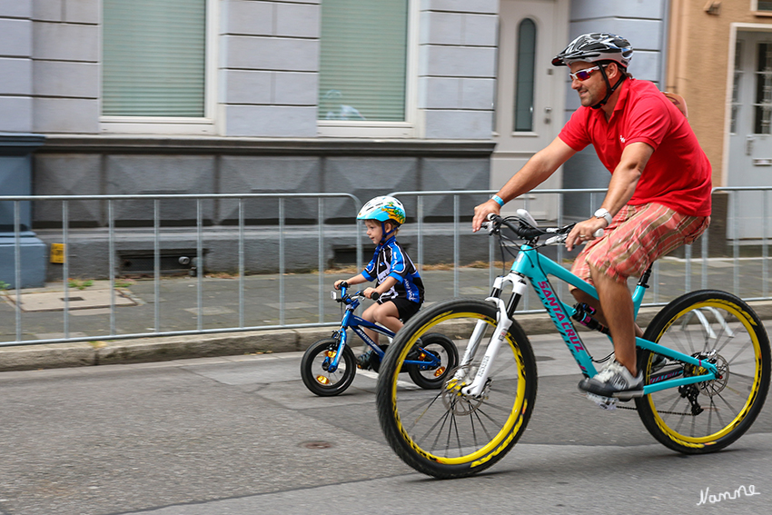 Tour de Neuss 2016
Mitzieher - Kinder fahren mit den Profis
Schlüsselwörter: Tour de Neuss