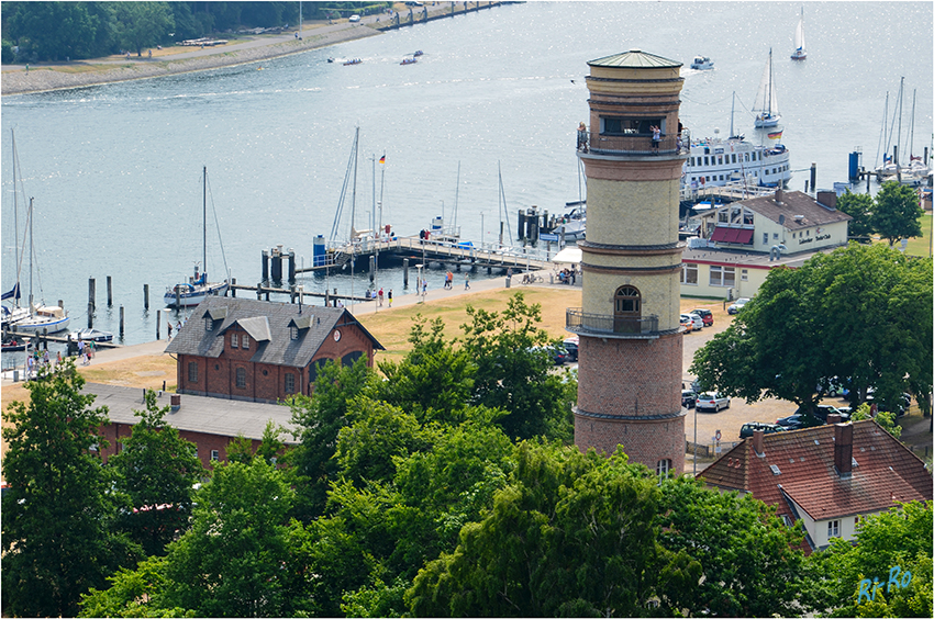 Alter Leuchtturm
Travemünde wurde 1187 gegründet. Im Jahre 1539 wurde der Alte Leuchtturm von holländischen Maurern aus Ziegelsteinen erbaut. Er ist rund 31 Meter hoch und besteht aus acht Etagen,
Schlüsselwörter: Travemünde