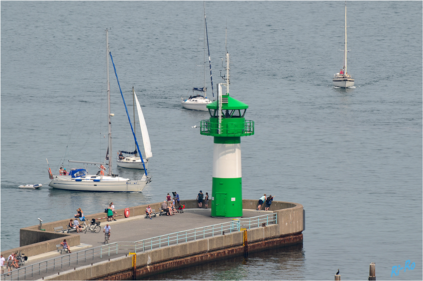 Neue Nordermolenbake
Im Mai 2013 konnte die neue Nordermolenbake ihren Betrieb aufnehmen.

Diese erstreckt sich bis zu dem Punkt, wo die Trave in die Ostsee mündet. Am äußersten Ende befindet sich das Molenfeuer Travemünde ein grün-weißer Leuchtturm.
Schlüsselwörter: Travemünde