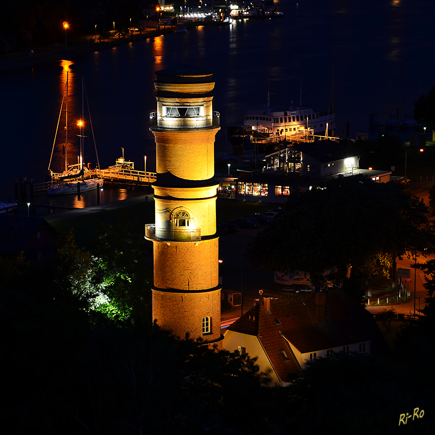 Travemünde
Ältester Leuchtturm an der Ostsee bei Nacht
Schlüsselwörter: Travemünde