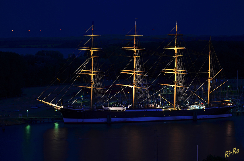 Travemünde
Die "Passat" bei Nacht
Schlüsselwörter: Travemünde