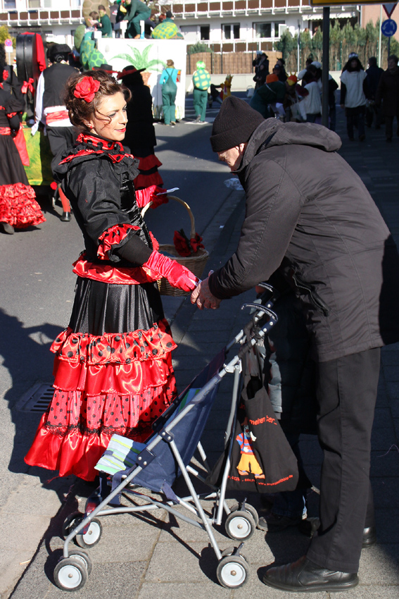 Helau
Tulpensonntagumzug in Grefrath
Schlüsselwörter: Karneval                               Tulpensonntagumzug