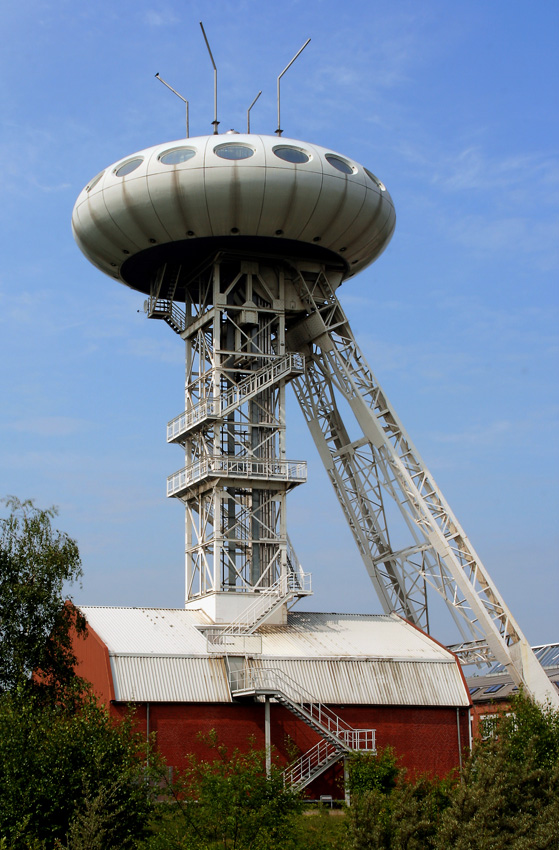 Colani Ei ll
diesmal bei Sonnenschein
Schlüsselwörter: Colani Ei   Ufo   Lünen-Brambauer