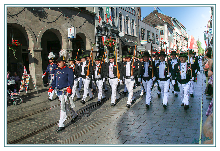 Neusser Bürgerschützenfest
2015
Schlüsselwörter: Neusser Bürgerschützenfest      2015