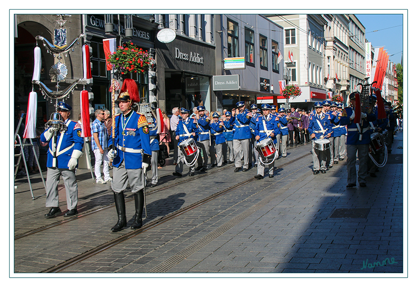 Neusser Bürgerschützenfest
2015
Schlüsselwörter: Neusser Bürgerschützenfest      2015