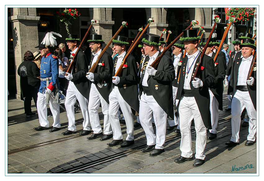 Neusser Bürgerschützenfest
2015
Schlüsselwörter: Neusser Bürgerschützenfest      2015