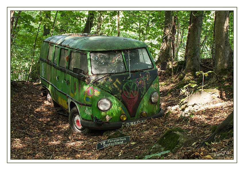 Abgestellt
VW Bus
Schlüsselwörter: Autoskulpturenpark          Neandertal                    Fröhlich