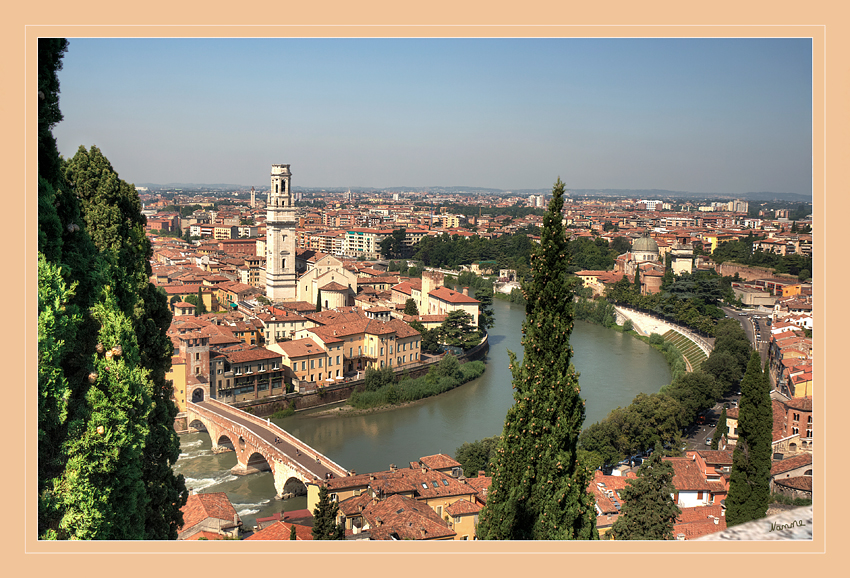 Blick vom Hügel S. Pietro über Verona.
Ponte Pietra – Brücke aus der Römerzeit.
Schlüsselwörter: Italien Verona
