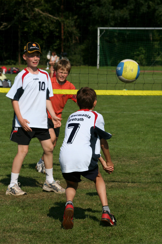 Sportfestimpressionen 12
Volleyball
Schlüsselwörter: Sportfest   Grefrath   SV Germania   Volleyball