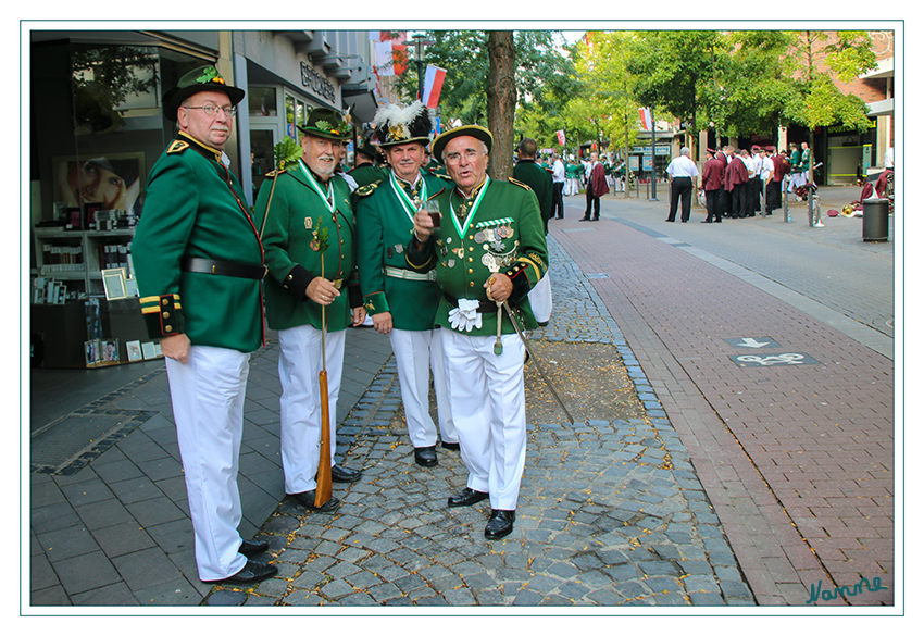 Neusser Bürgerschützenfest
Vor dem Umzug 2015
Schlüsselwörter: Neusser Bürgerschützenfest      2015