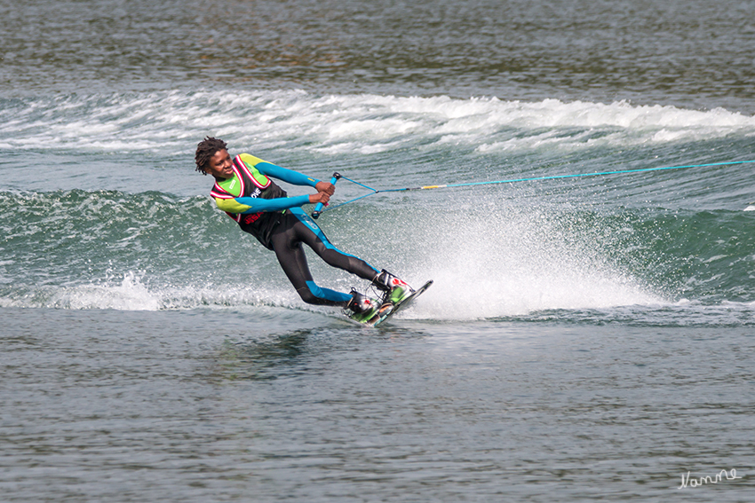 Offene Deutsche Meisterschaft Wakeboard am Boot
Spektakuläre Sprünge und Stunts sind garantiert bei der Offenen Deutschen Meisterschaft im Wakeboard am Boot, die am Fühlinger See stattfinden wird. Hierbei nutzen die Wakeboarderinnen und Wakeboarder die Bugwelle der Boote um akrobatische Sprünge und Drehungen in der Luft zu präsentieren. 
Schlüsselwörter: Wakeboard, Fühlinger See