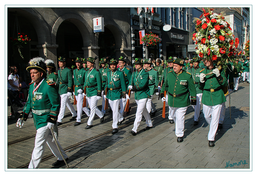 Neusser Bürgerschützenfest
2015
Schlüsselwörter: Neusser Bürgerschützenfest      2015