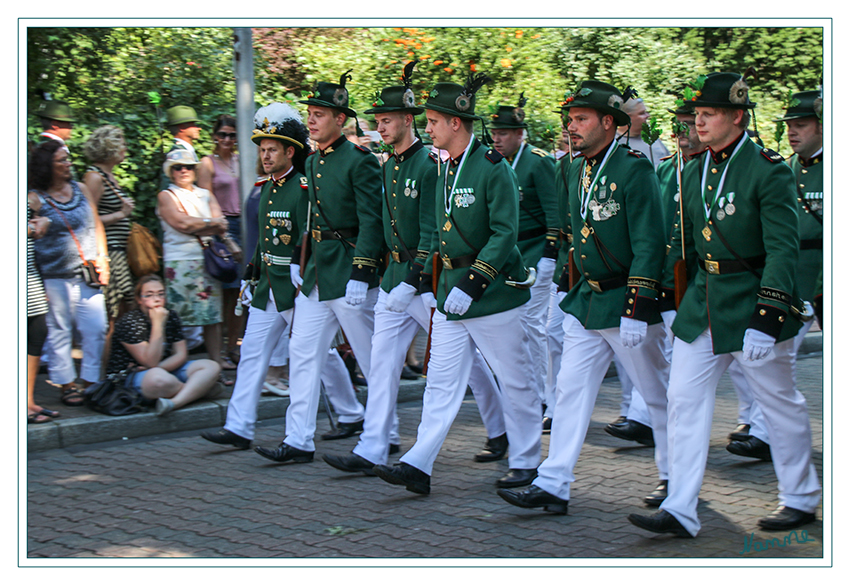 Neusser Bürgerschützenfest
2015
Schlüsselwörter: Neusser Bürgerschützenfest      2015