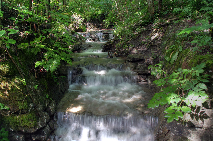 Nur ein kleiner Bach l
Schlüsselwörter: Bach    Kaskaden    Wasser