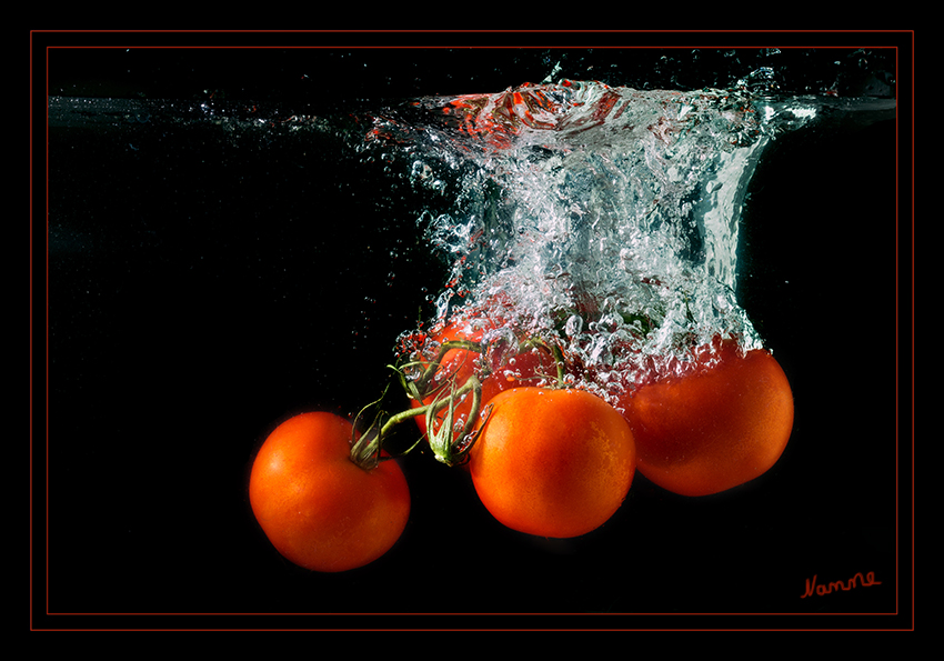 Wasserspiele
Schlüsselwörter: Wasser, Splash, Tomaten, nass