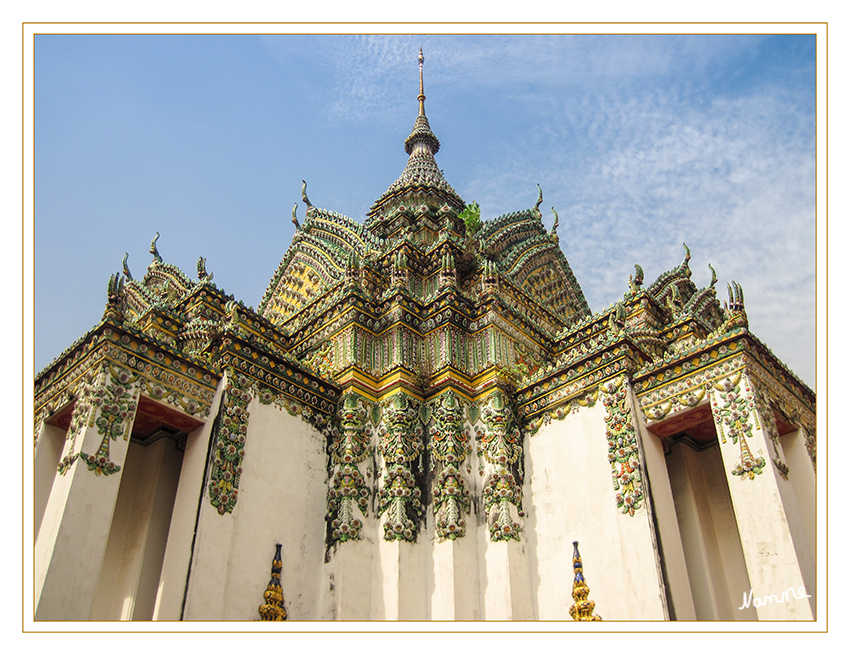 Wat Pho
ist ein Königlicher Tempel Erster Klasse, ein buddhistischer Tempel (Wat), der im Zentrum der historischen Altstadt von Bangkok liegt, unmittelbar südlich des Königspalastes. 
Schlüsselwörter: Thailand Bangkok Wat Pho