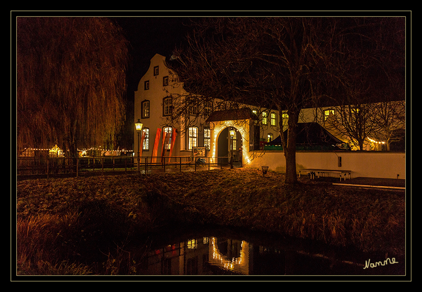 Weihnachtsmarkt
Im historischen Wasserschloss Dorenburg wird an den ersten beiden Adventswochenenden die gute alte Zeit zum Leben erweckt.
Schlüsselwörter: Weihnachtsmarkt, Dorenburg