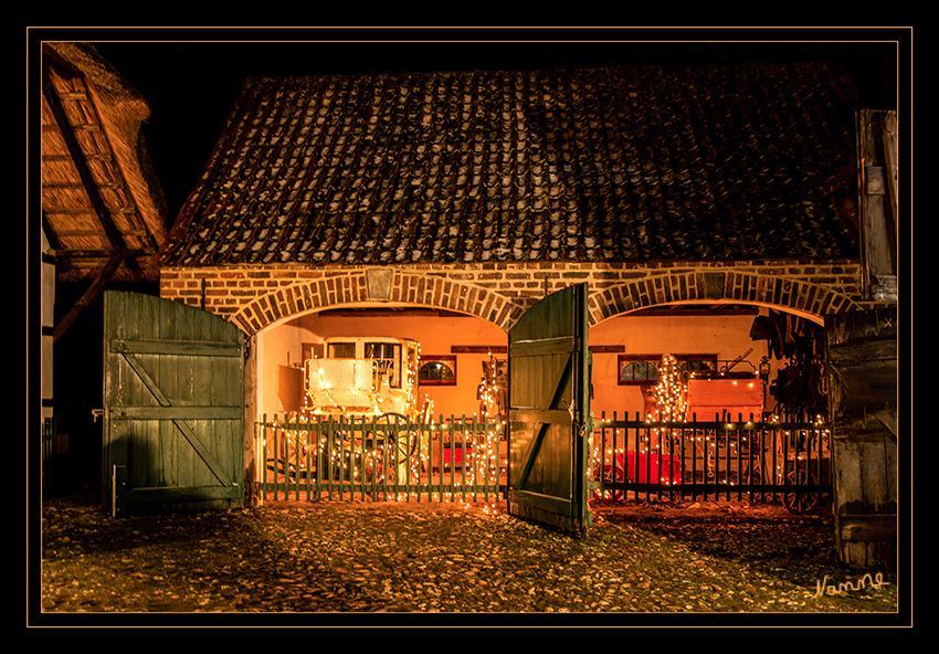 Weihnachtsmarkt
Im historischen Wasserschloss Dorenburg wird an den ersten beiden Adventswochenenden die gute alte Zeit zum Leben erweckt.
Schlüsselwörter: Weihnachtsmarkt, Dorenburg