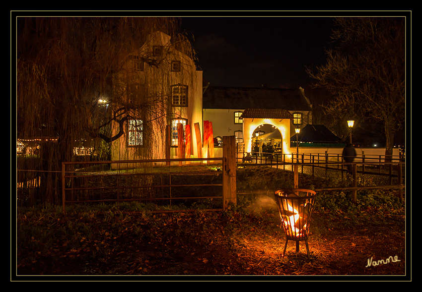 Weihnachtsmarkt
Im historischen Wasserschloss Dorenburg wird an den ersten beiden Adventswochenenden die gute alte Zeit zum Leben erweckt.
Schlüsselwörter: Weihnachtsmarkt, Dorenburg