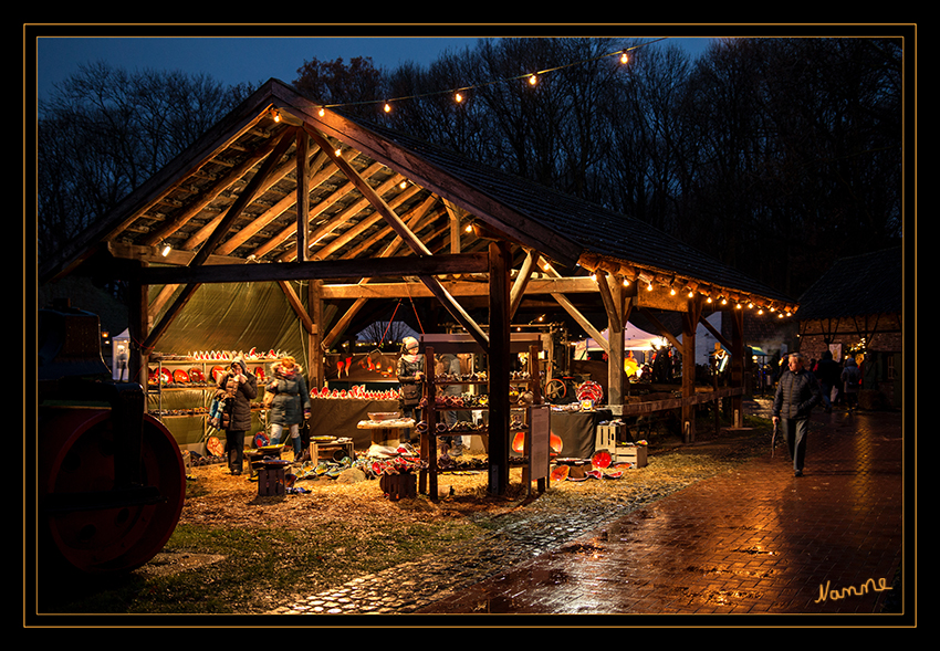 Weihnachtsmarkt
Im historischen Wasserschloss Dorenburg wird an den ersten beiden Adventswochenenden die gute alte Zeit zum Leben erweckt.
Schlüsselwörter: Weihnachtsmarkt, Dorenburg